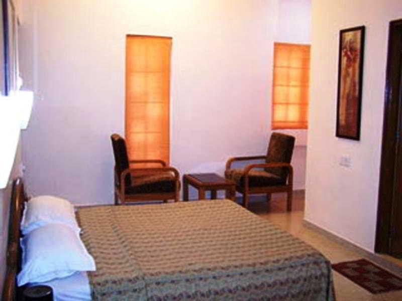 Hotel Chicago Ahmedabad Esterno foto