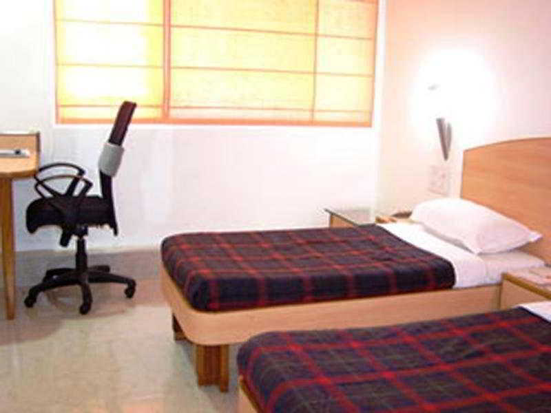 Hotel Chicago Ahmedabad Esterno foto