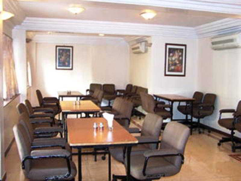 Hotel Chicago Ahmedabad Esterno foto