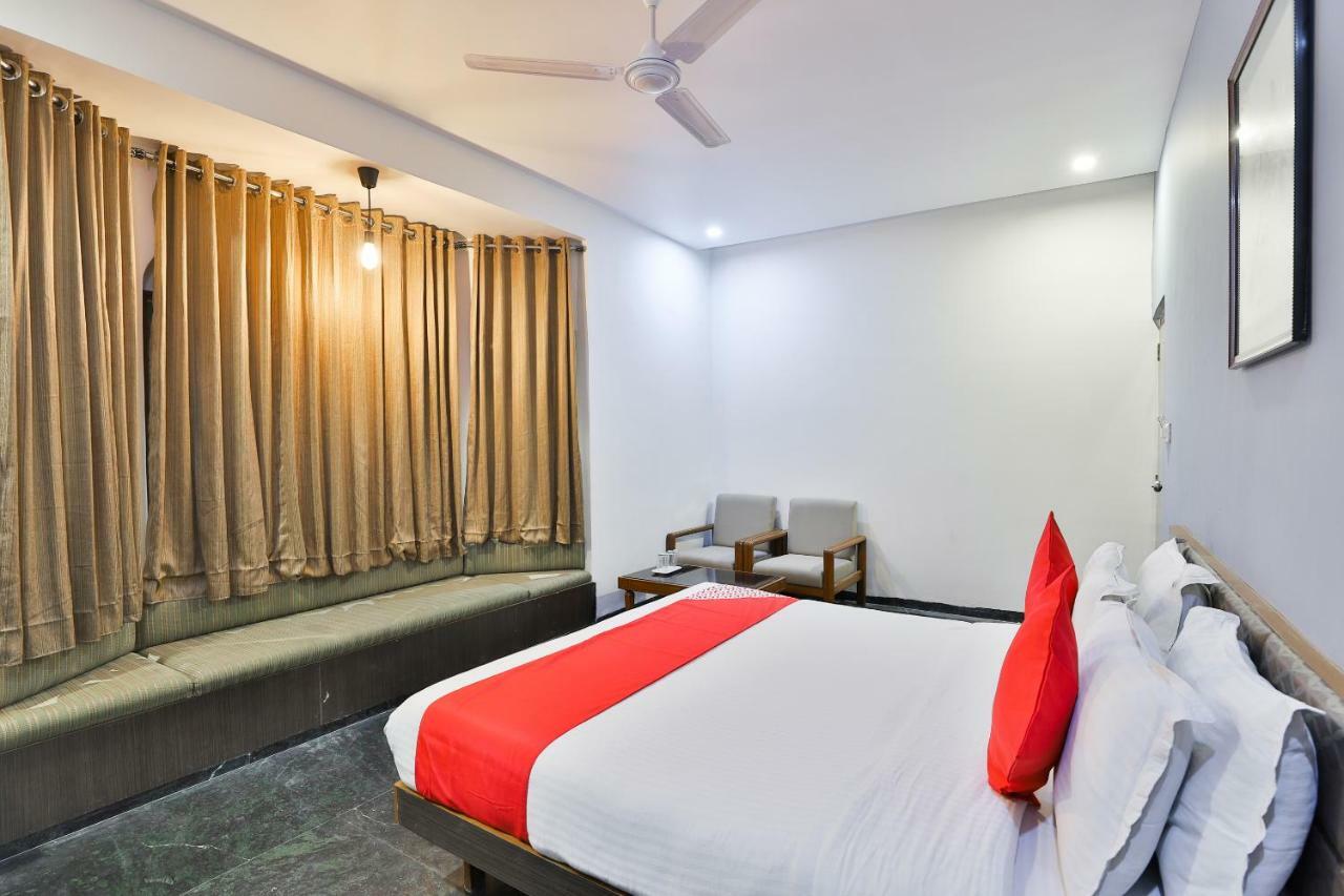Hotel Chicago Ahmedabad Esterno foto
