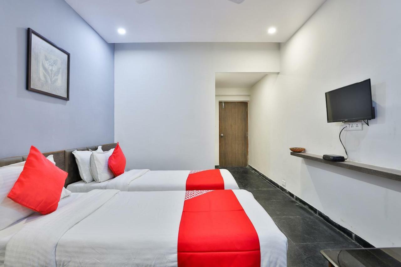 Hotel Chicago Ahmedabad Esterno foto