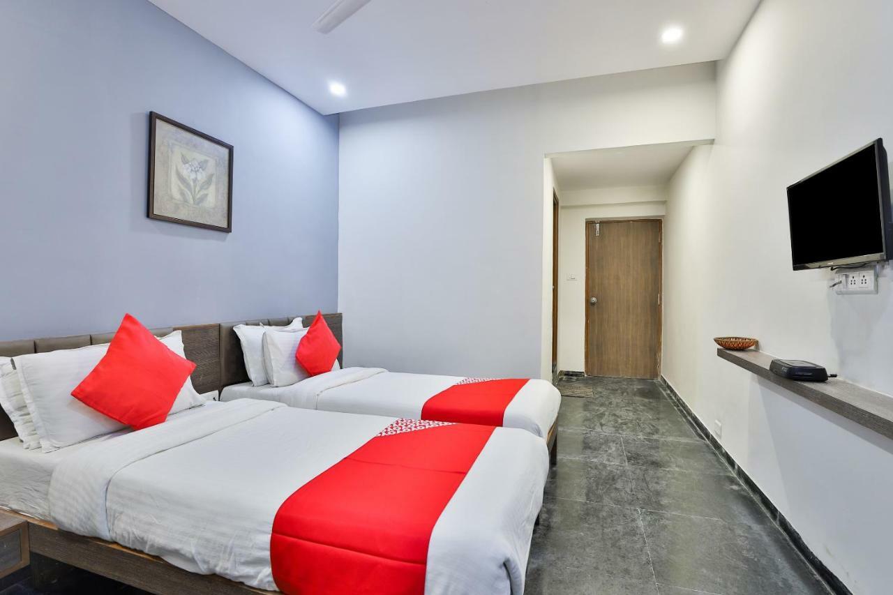 Hotel Chicago Ahmedabad Esterno foto
