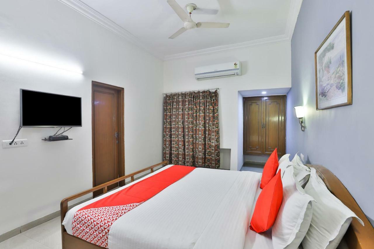 Hotel Chicago Ahmedabad Esterno foto