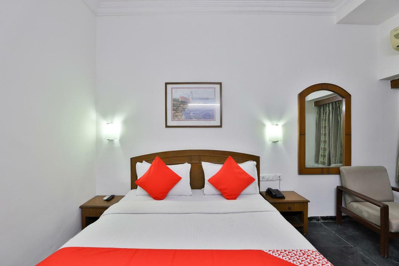Hotel Chicago Ahmedabad Esterno foto