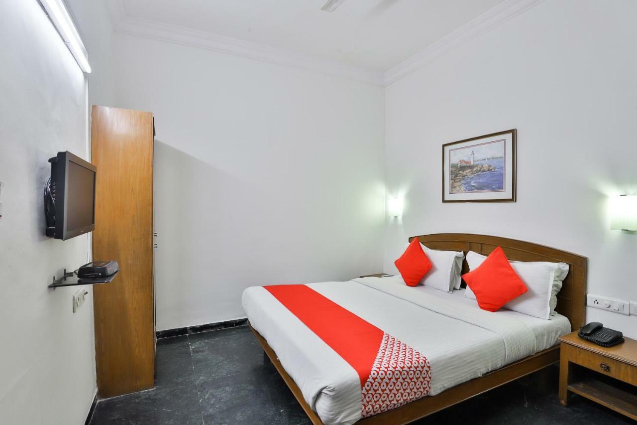 Hotel Chicago Ahmedabad Esterno foto