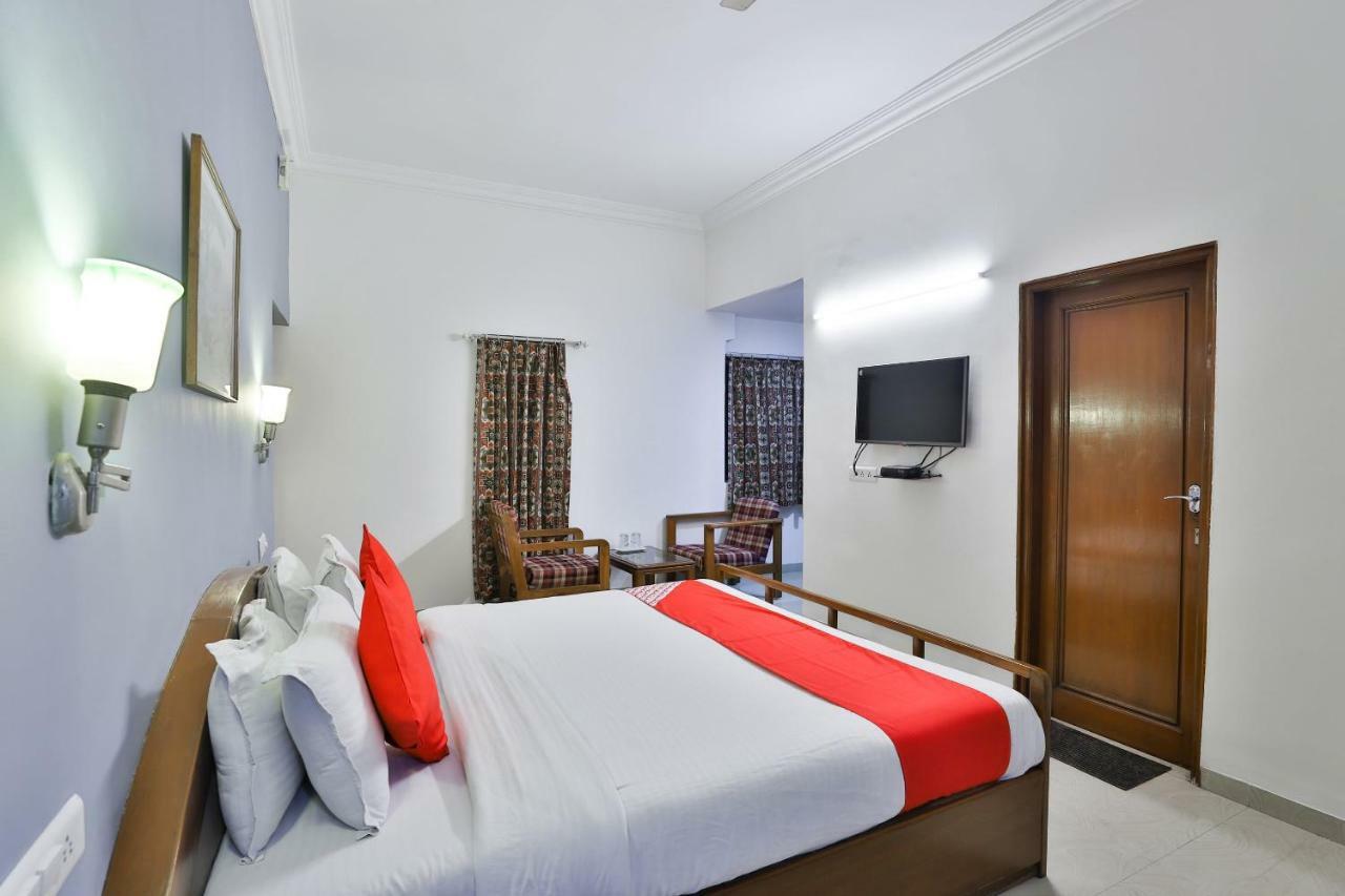 Hotel Chicago Ahmedabad Esterno foto